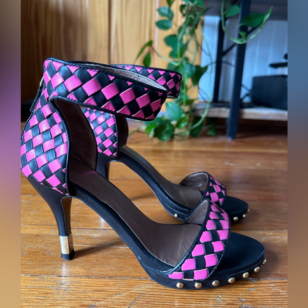 New BEAUTIFUL Givenchy Stylish Pink and Black Women's Heels - Picture 11 of 15